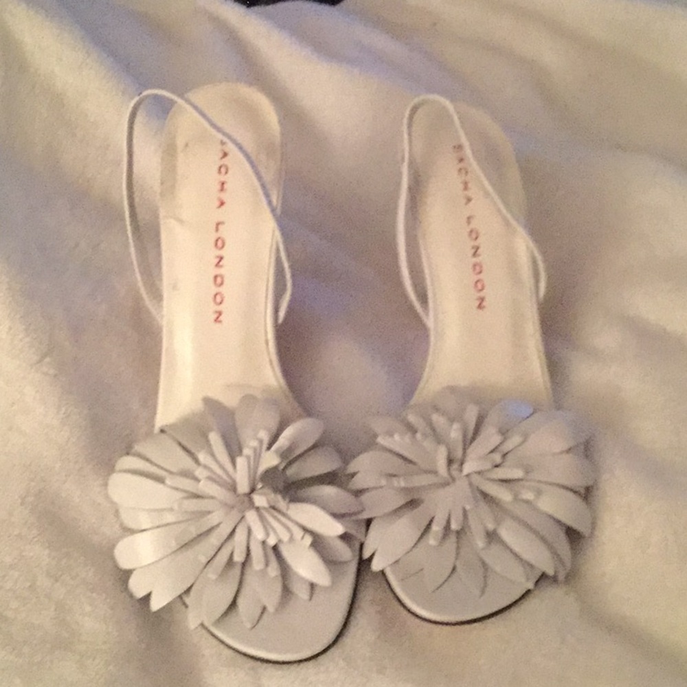 Sacha London, size 8 1/2, white heeled sandal